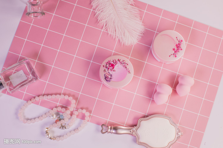 粉色系少女心化妝品系列飾品 點(diǎn)亮夢(mèng)幻妝容的精致點(diǎn)綴
