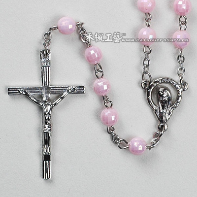 走進(jìn)天臺(tái)縣禾楓工藝制品廠 專注供應(yīng)天主教基督教項(xiàng)鏈與十字架塑料飾品